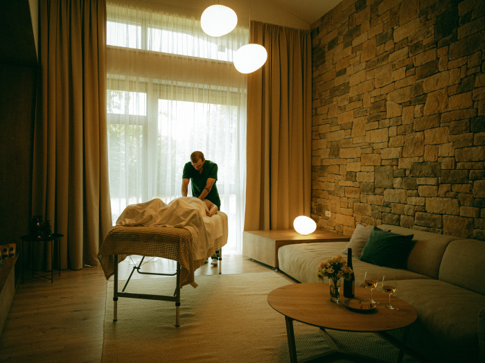 Masáž v apartmáne na Táloch – ideálny relax po golfe s Masážami Tatry